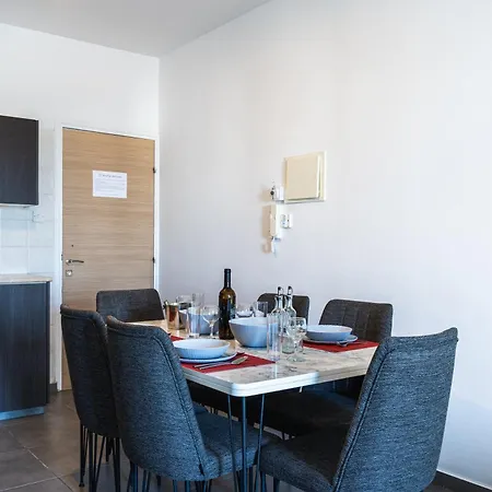 公寓 Olympus 2-bedroom 拉纳卡